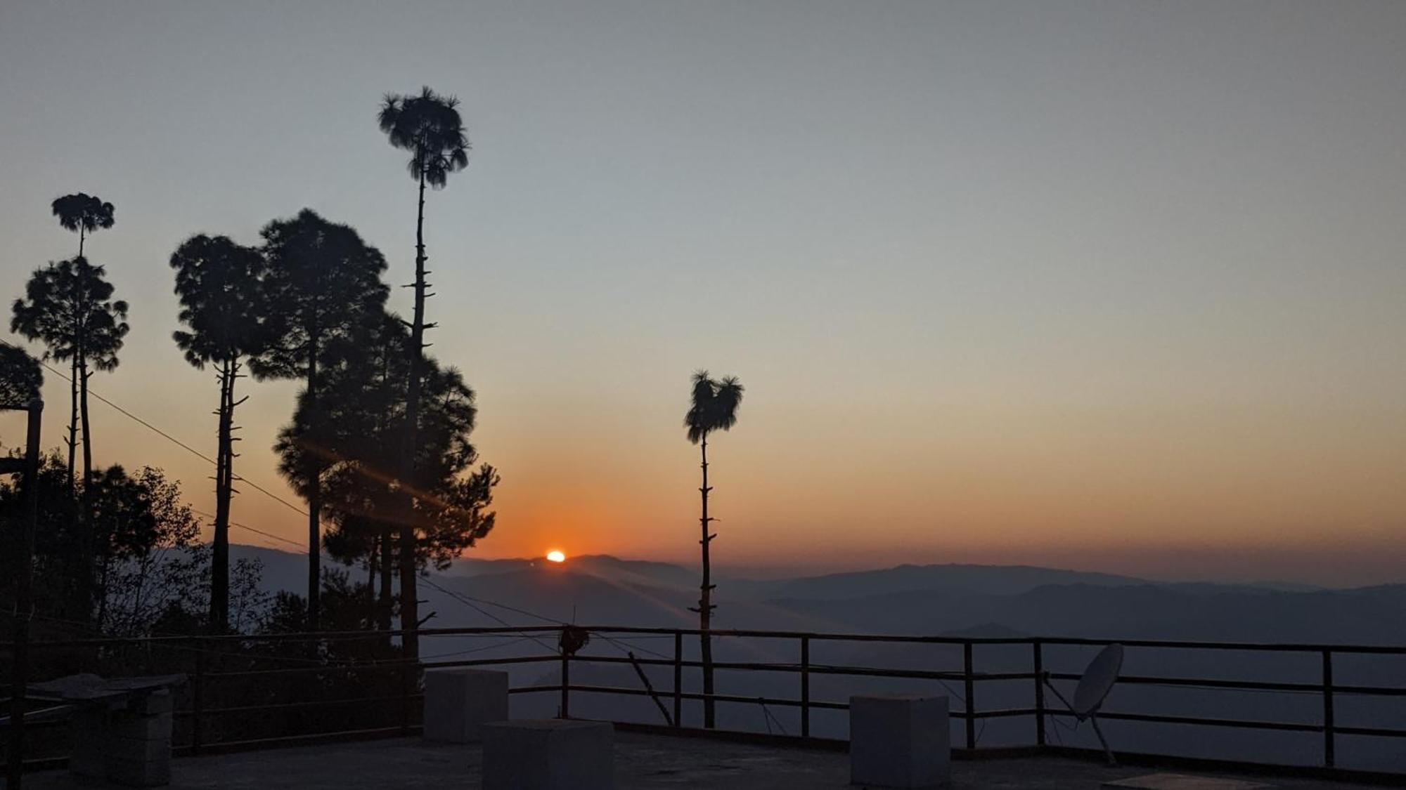 The Buransh Inn Almora Extérieur photo